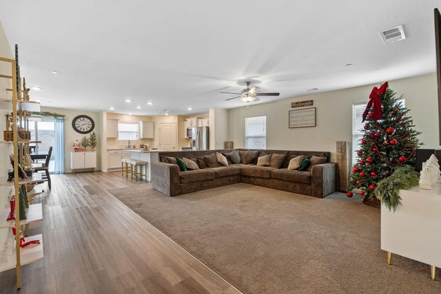 2045 Madalyn Avenue, Tulare, CA 93274