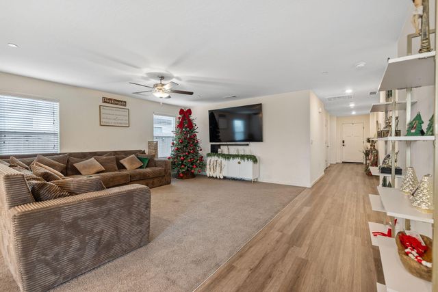 2045 Madalyn Avenue, Tulare, CA 93274