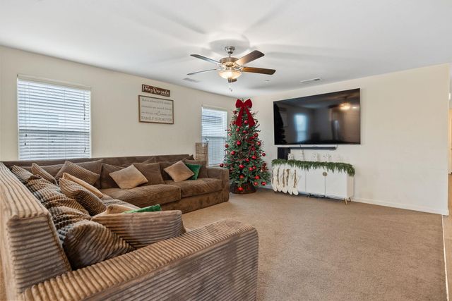 2045 Madalyn Avenue, Tulare, CA 93274