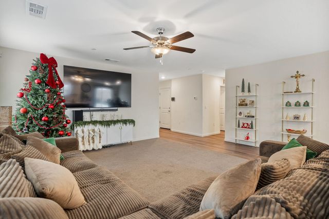 2045 Madalyn Avenue, Tulare, CA 93274