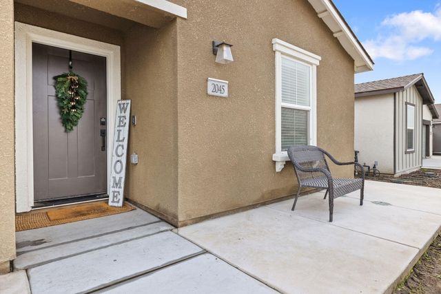 2045 Madalyn Avenue, Tulare, CA 93274