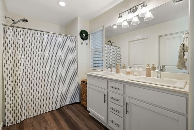 2045 Madalyn Avenue, Tulare, CA 93274