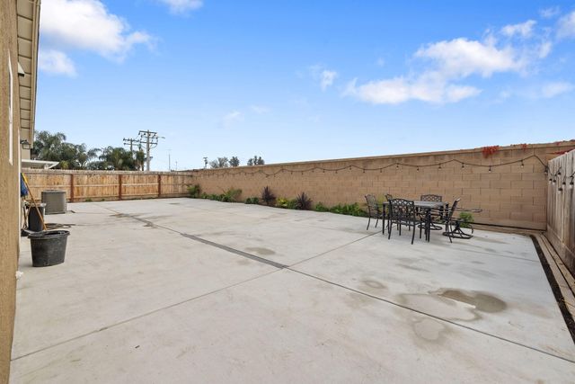 2045 Madalyn Avenue, Tulare, CA 93274