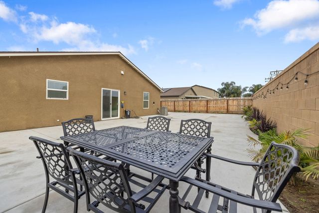 2045 Madalyn Avenue, Tulare, CA 93274