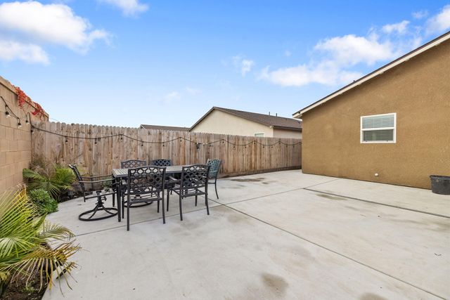 2045 Madalyn Avenue, Tulare, CA 93274
