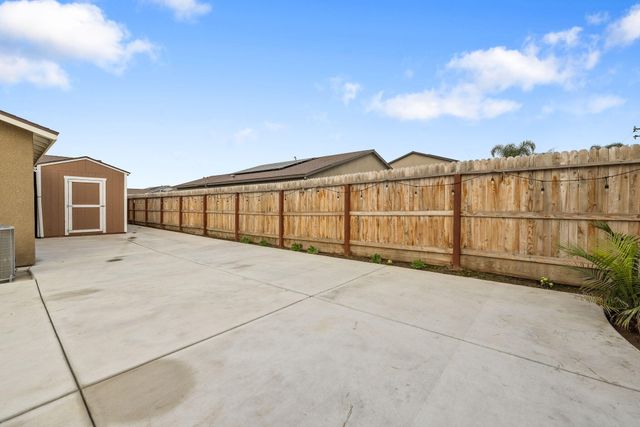 2045 Madalyn Avenue, Tulare, CA 93274