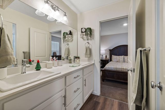 2045 Madalyn Avenue, Tulare, CA 93274