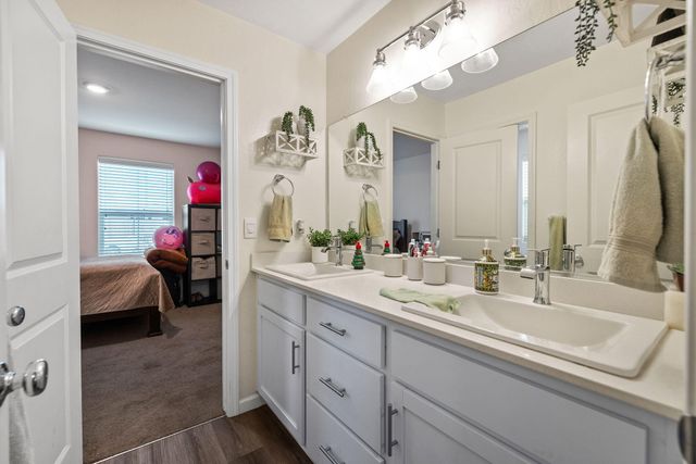 2045 Madalyn Avenue, Tulare, CA 93274