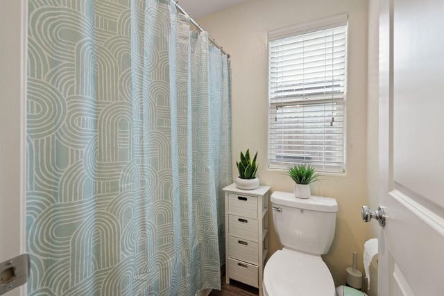 2045 Madalyn Avenue, Tulare, CA 93274