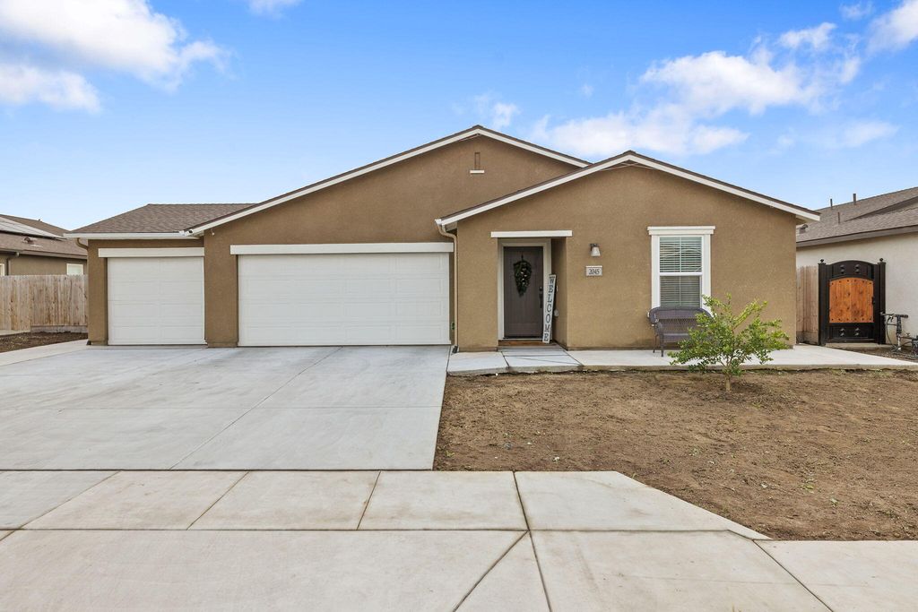 2045 Madalyn Avenue, Tulare, CA 93274