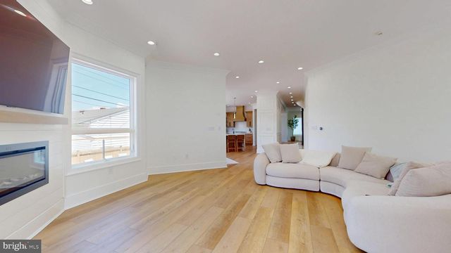 31 SEASIDE CT, Margate City, NJ 08402