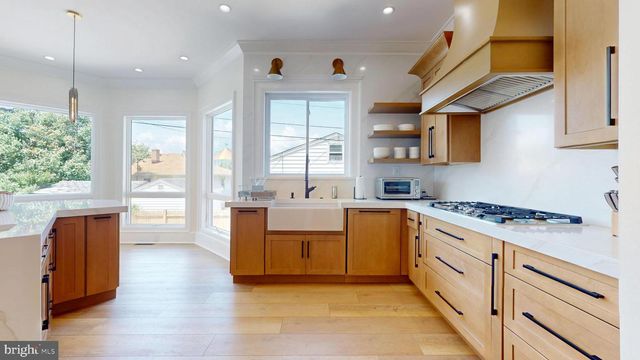 31 SEASIDE CT, Margate City, NJ 08402