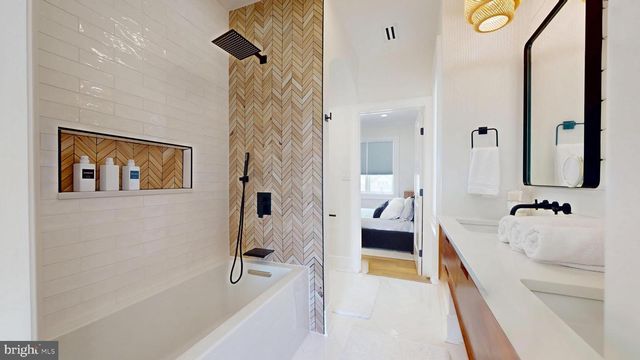 31 SEASIDE CT, Margate City, NJ 08402