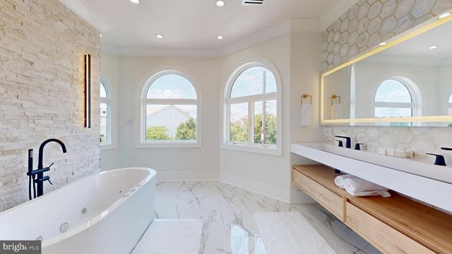 31 SEASIDE CT, Margate City, NJ 08402