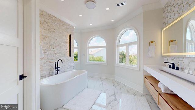 31 SEASIDE CT, Margate City, NJ 08402