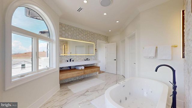 31 SEASIDE CT, Margate City, NJ 08402