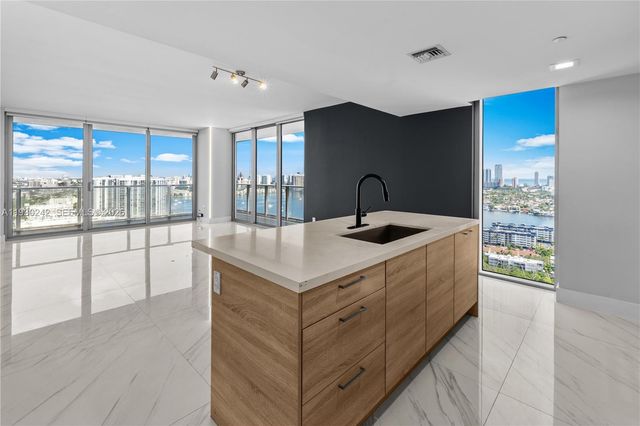 16385 Biscayne Blvd 2907, North Miami Beach, FL 33160