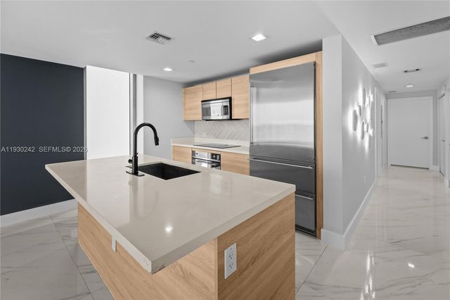 16385 Biscayne Blvd 2907, North Miami Beach, FL 33160