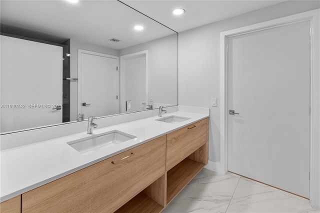 16385 Biscayne Blvd 2907, North Miami Beach, FL 33160