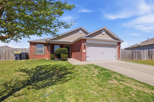 14708 S Hickory Circle, Glenpool, OK 74033