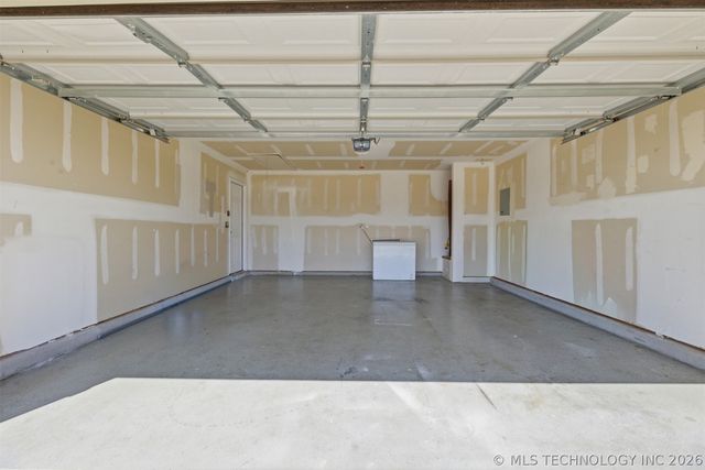 14708 S Hickory Circle, Glenpool, OK 74033