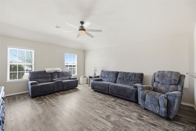 14708 S Hickory Circle, Glenpool, OK 74033