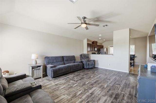 14708 S Hickory Circle, Glenpool, OK 74033