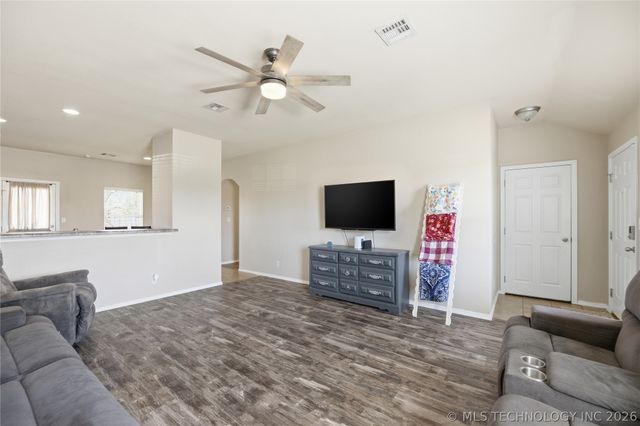 14708 S Hickory Circle, Glenpool, OK 74033