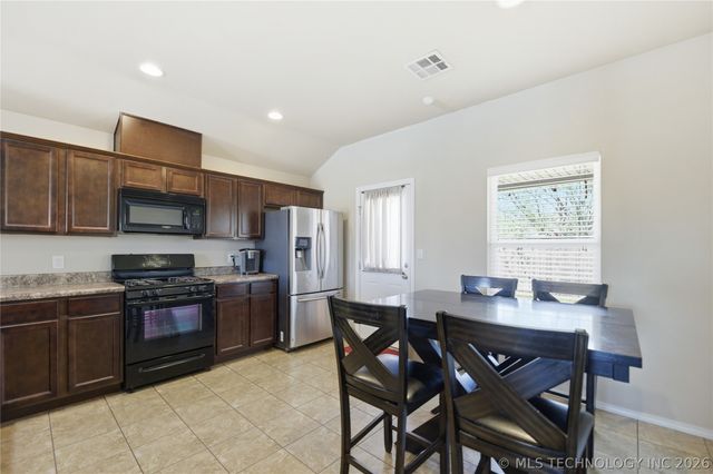 14708 S Hickory Circle, Glenpool, OK 74033