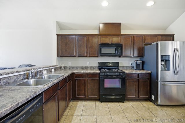 14708 S Hickory Circle, Glenpool, OK 74033