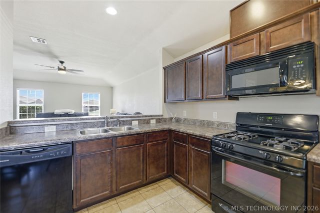 14708 S Hickory Circle, Glenpool, OK 74033