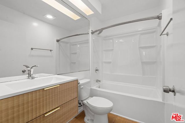 3939 Moore Street 105, Los Angeles, CA 90066