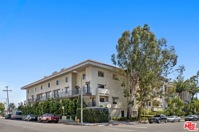 3939 Moore Street 105, Los Angeles, CA 90066