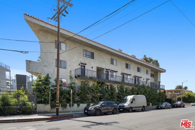 3939 Moore Street 105, Los Angeles, CA 90066