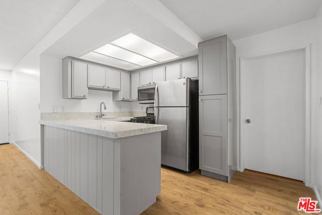 3939 Moore Street 105, Los Angeles, CA 90066