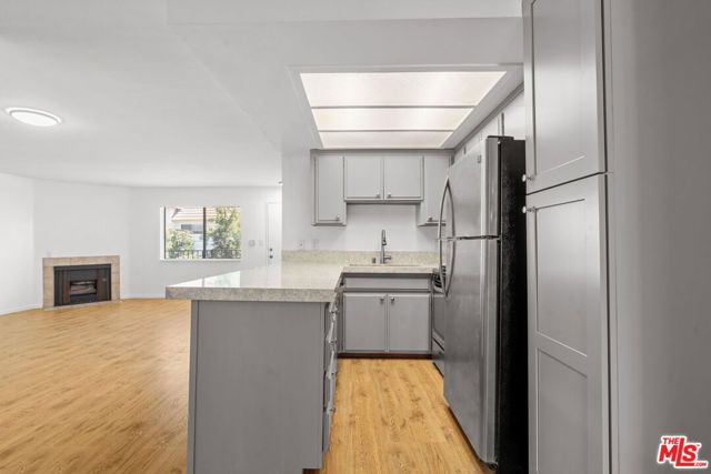 3939 Moore Street 105, Los Angeles, CA 90066