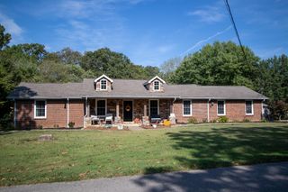 253 Woodlands Dr, Kingston Springs, TN 37082