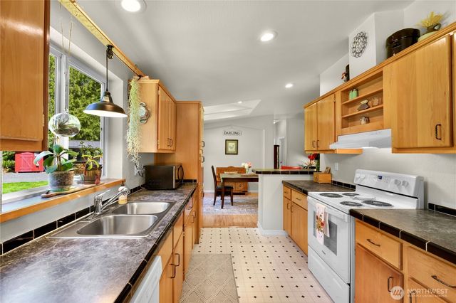 5554 Potter Road, Deming, WA 98244