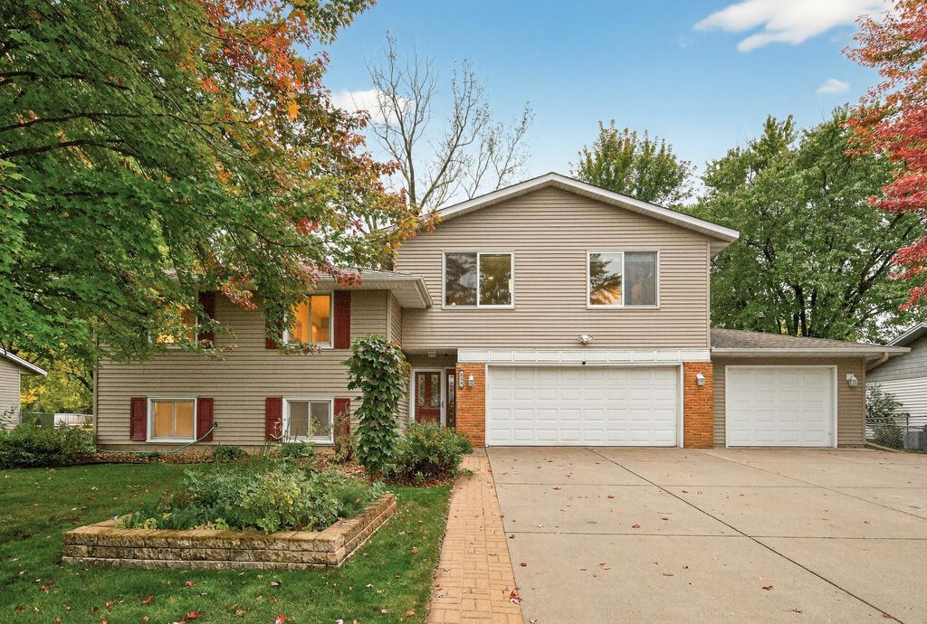 834 Fireside Drive, Apple Valley, MN 55124