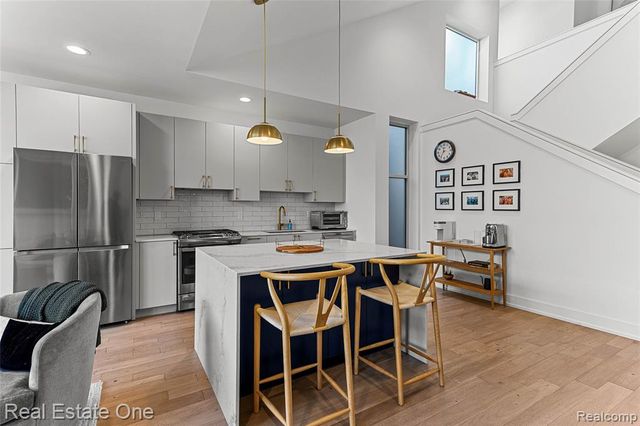 2837 Brush, Detroit, MI 48322