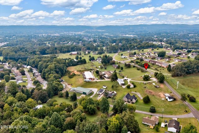 7944 Hill Rd, Knoxville, TN 37938