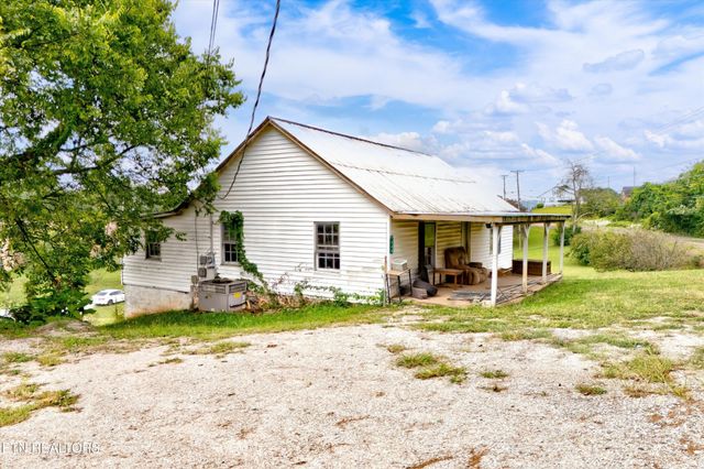 7944 Hill Rd, Knoxville, TN 37938