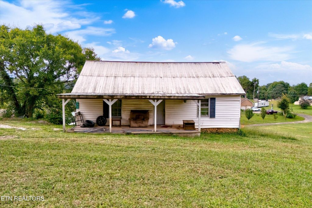 7944 Hill Rd, Knoxville, TN 37938