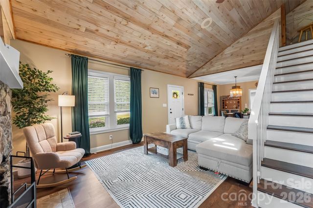 1026 14th Avenue Drive NW, Hickory, NC 28601
