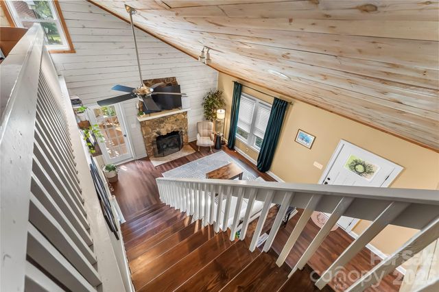 1026 14th Avenue Drive NW, Hickory, NC 28601