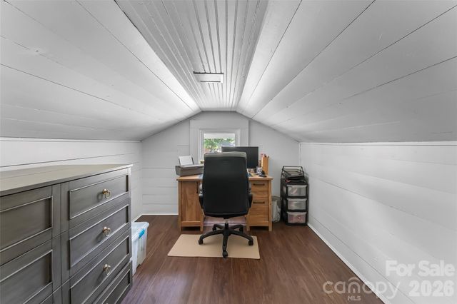 1026 14th Avenue Drive NW, Hickory, NC 28601