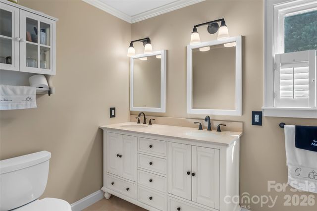 1026 14th Avenue Drive NW, Hickory, NC 28601