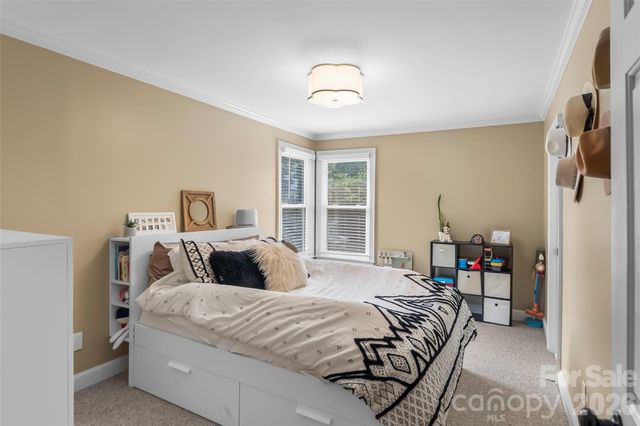 1026 14th Avenue Drive NW, Hickory, NC 28601