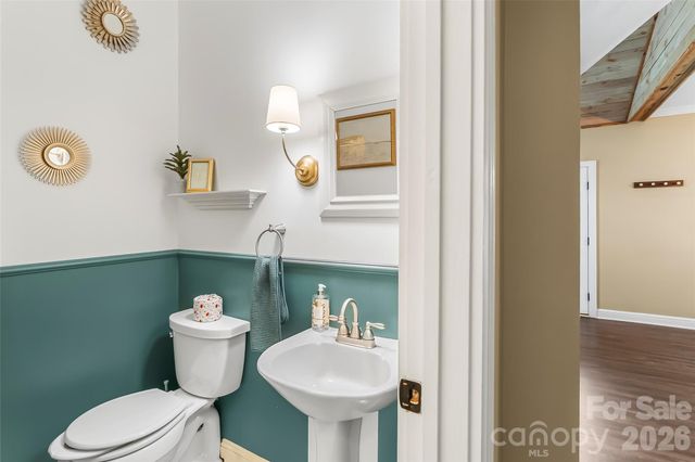 1026 14th Avenue Drive NW, Hickory, NC 28601
