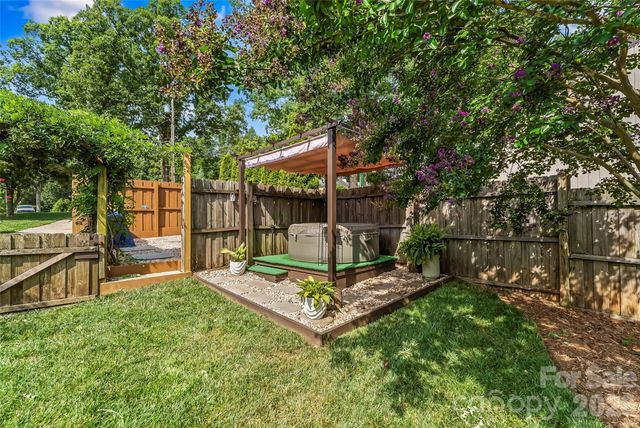 1026 14th Avenue Drive NW, Hickory, NC 28601